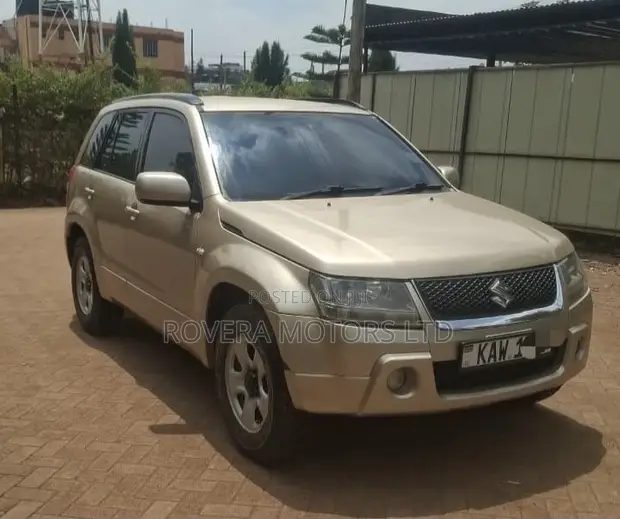 Suzuki Grand Vitara 2006 Beige - 1