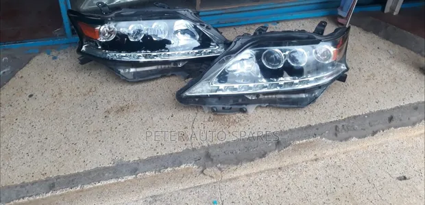 Lexus RX 350 Headlight (3 Focus) - 1