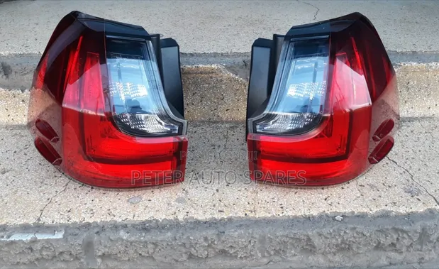 Lexus LX 570 Taillight (Used) - 1