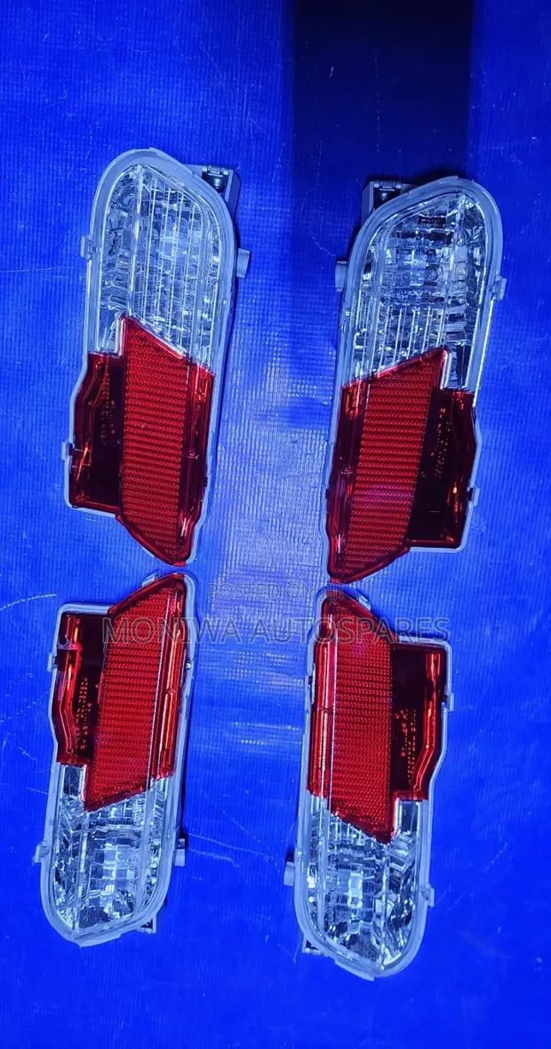 Toyota Caldina Rear Bumper Reflector Lamp - 1
