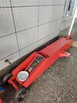 Heavy Duty 10 Ton Trolley Jack with Lockable Handle - 3