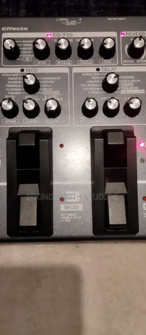 Boss ME-80 Floor-Based Guitar Multi-Effects Processor