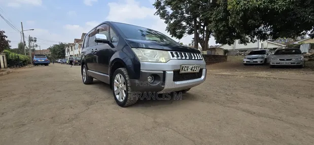 Mitsubishi Delica 2012 Green - 1