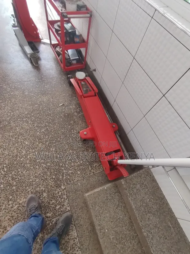 Sunshine 10 Ton Long Reach Chassis Trolley Jack - 1
