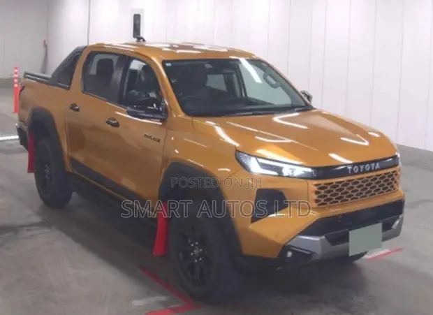 New Toyota Hilux 2026 Double Cab Orange - 1