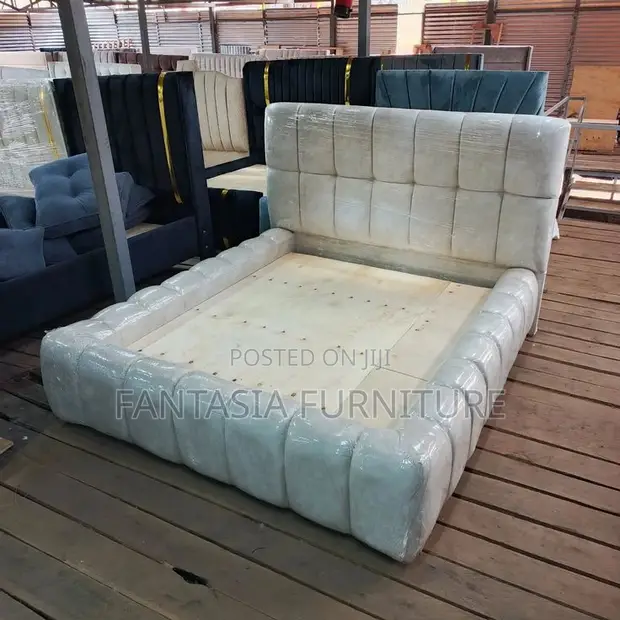 Trendy Cream Tufted Bubble Bed - 5x6 Ft - 1