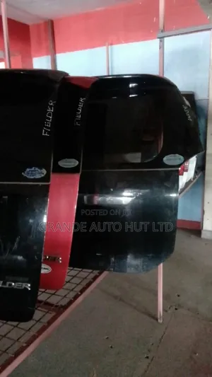 Toyota Wish Boot Tailgate (2005)