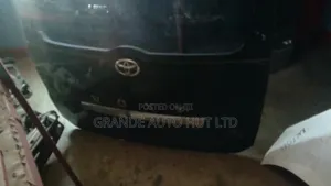 Toyota Voxy Boot/Tailgate ZR60