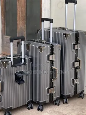 3-in-1 Luxurious Managerial Zippless Suitcase