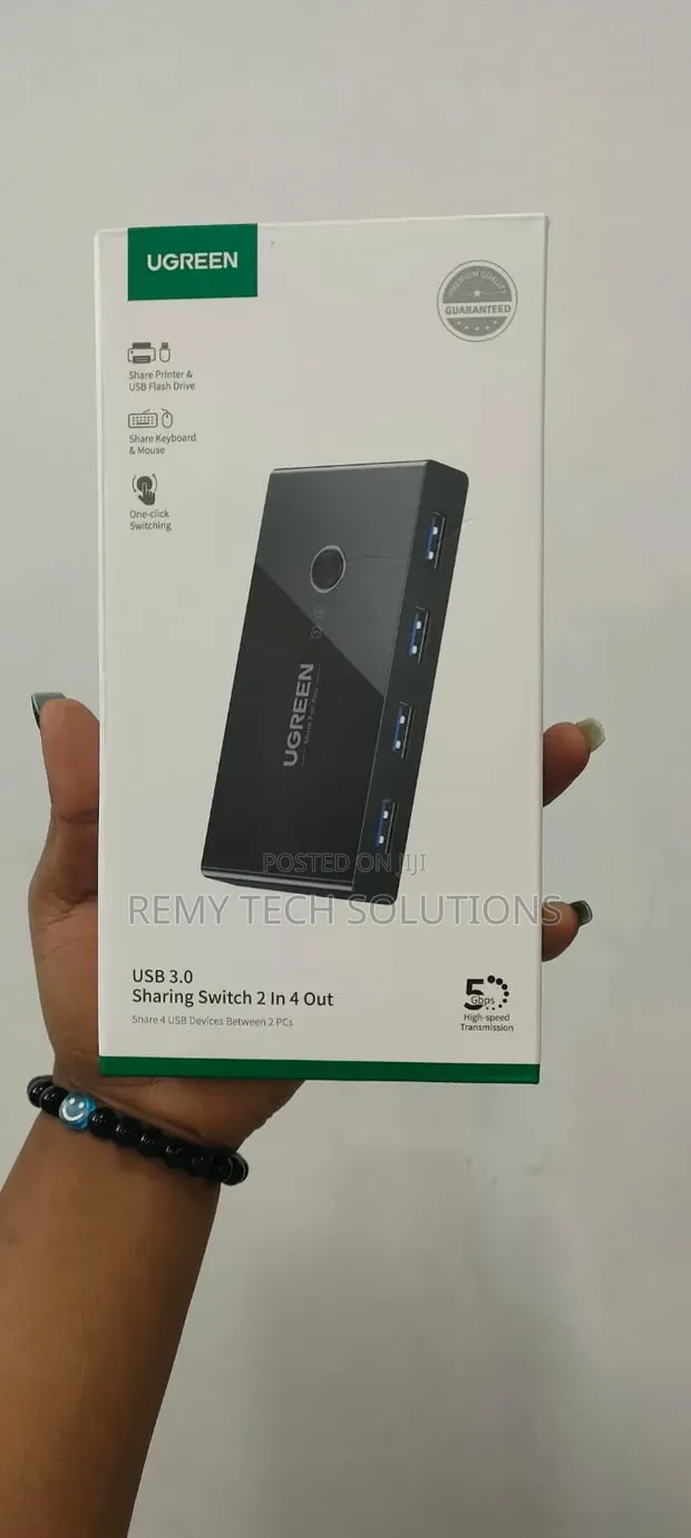 UGREEN USB 3.0 Sharing Switch 2-in-4-Out - 1