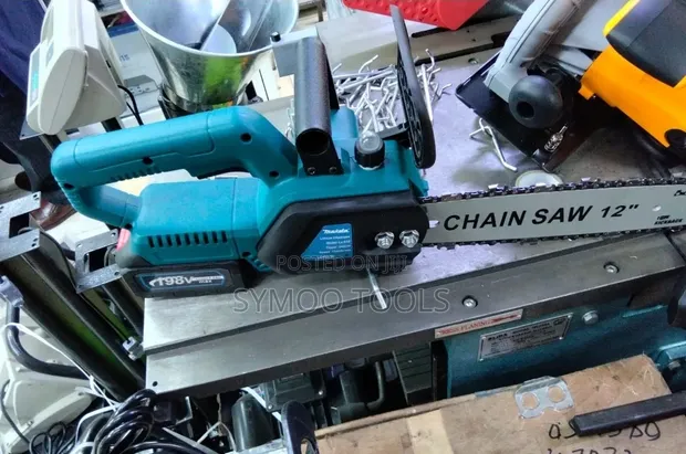12" Makita Battery Chainsaw - 1