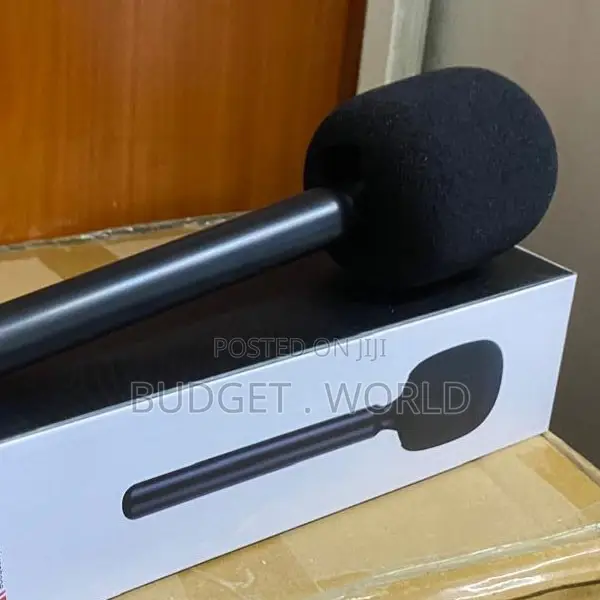 High-Quality Wireless Lapel Microphone for Interviews & Presentations - 1