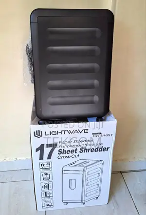 Lightwave 17-Sheet Paper Shredder LW-PSH-30LT