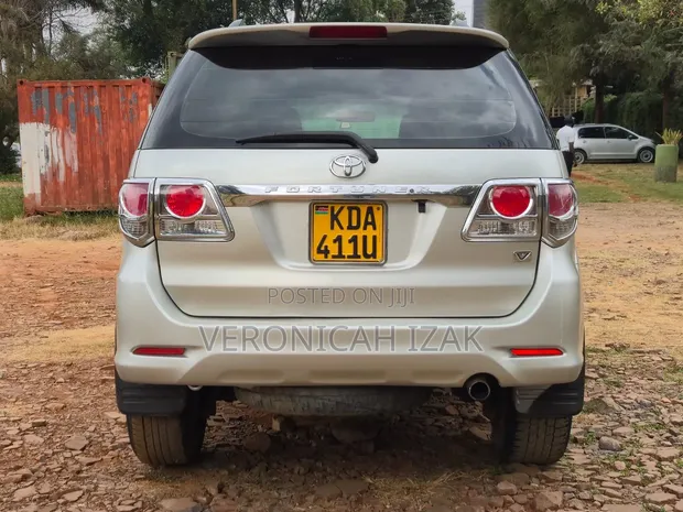 Toyota Fortuner 2012 Beige - 1