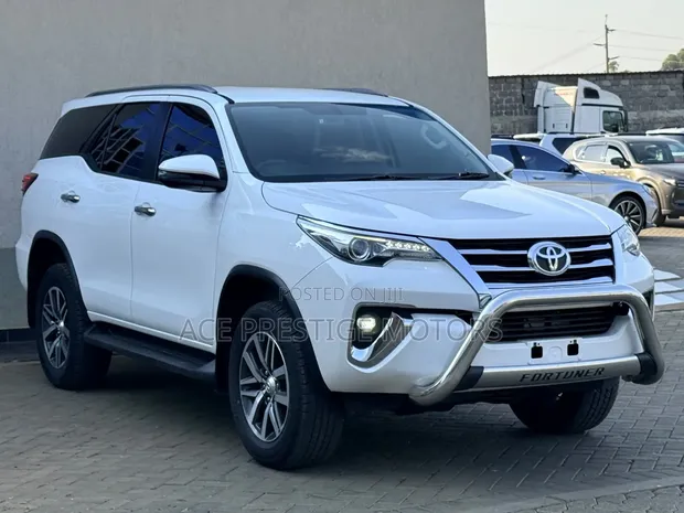 Toyota Fortuner 2019 White - 1