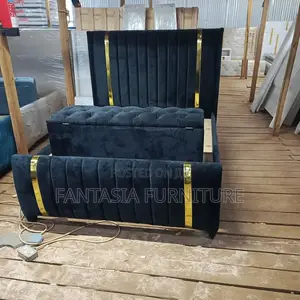 Kitanda cha Navy Blue Chester chenye Gold Trim na Storage Box