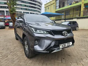 Toyota Fortuner 2016 Kijivu