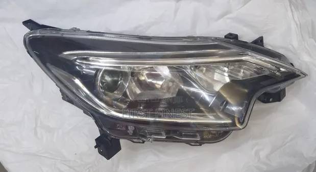 Nissan Note 2018 E-Power Xenon Headlight (Right) - 1
