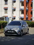 Toyota Vitz 2018 Silver - 4
