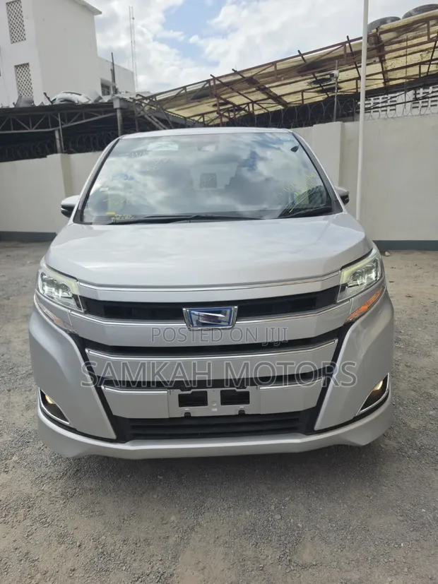 Toyota Noah 2020 Silver - 1