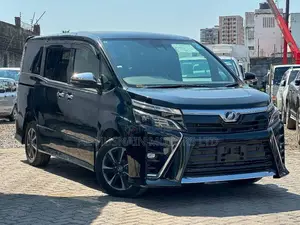 Toyota Voxy X 4WD 8-Seater 2019 Nyeusi