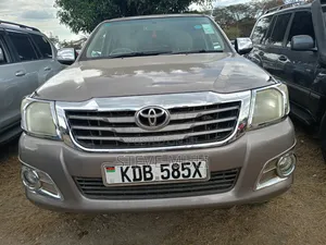 Toyota Hilux Double Cabin 2014