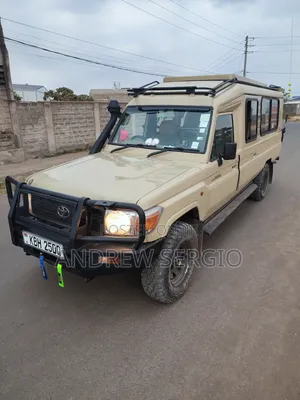 Tour Van for Hire - 8 Seater Cruiser
