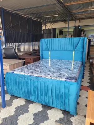 Kitanda cha Chester Turquoise 5x6 chenye Mipaka ya Dhahabu