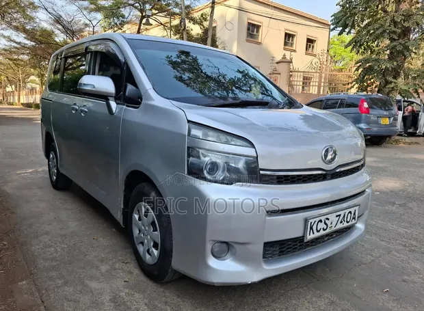 Toyota Voxy 2011 Silver - 1