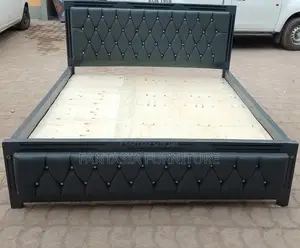 GE Grey Diamond-Tufted Bed Frame (5x6)