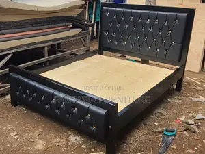 Black Chester Bed with Gold Buttons (5x6ft)