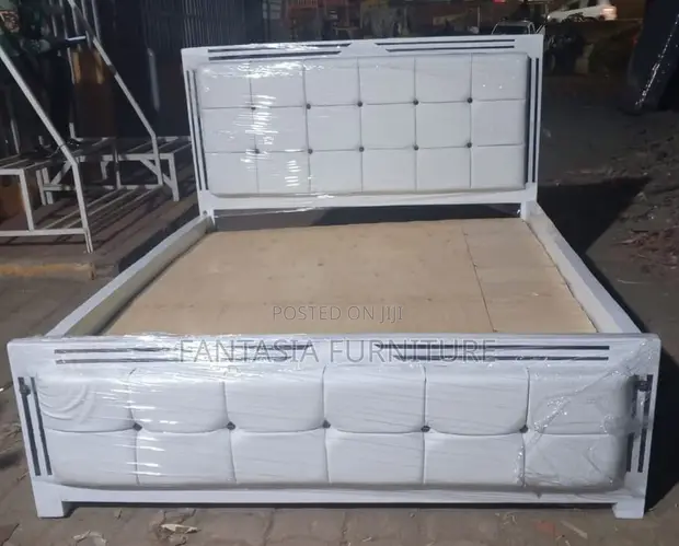 5x6 White Padded Mocket Bed - 1