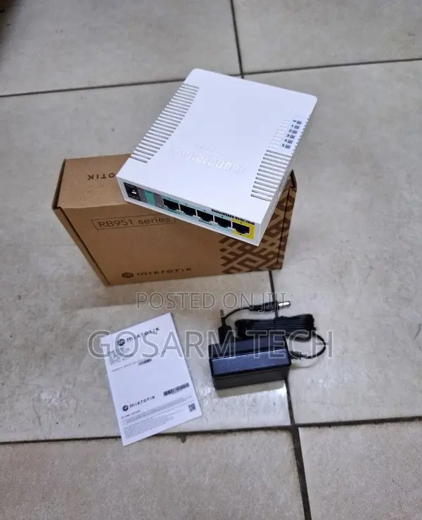 MikroTik RB951Ui-2HnD Wireless Router - 1