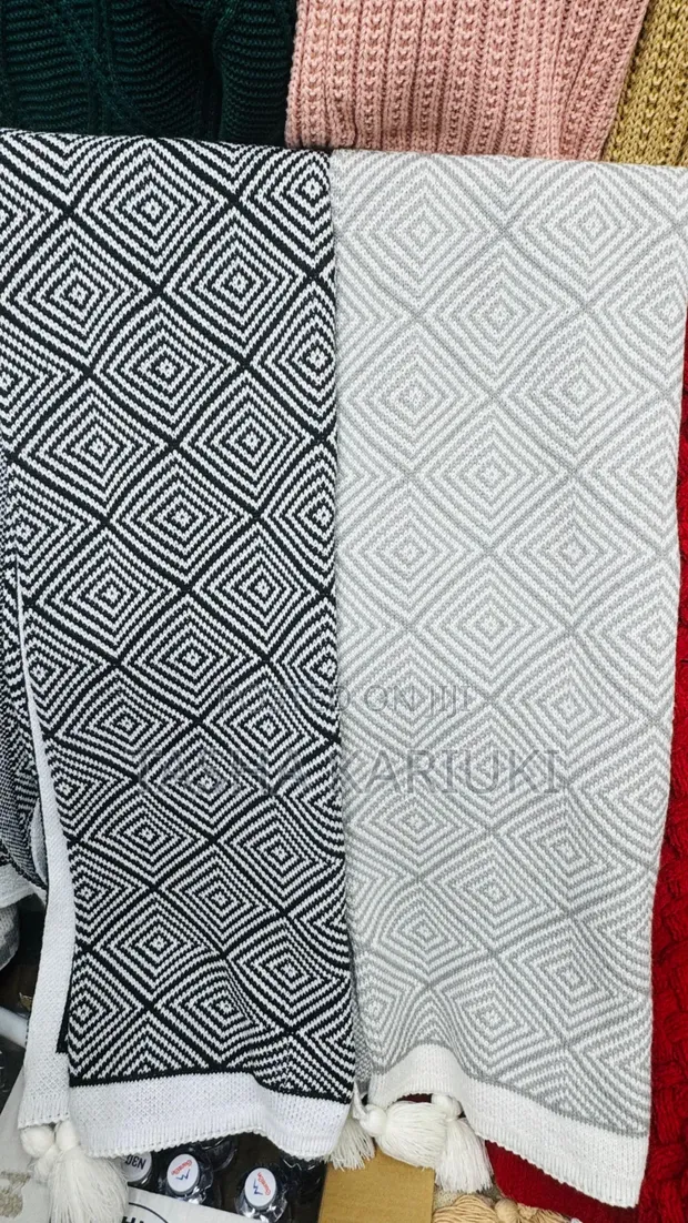 Stylish Nordic Tassel Throw Blanket - Brand New - 1
