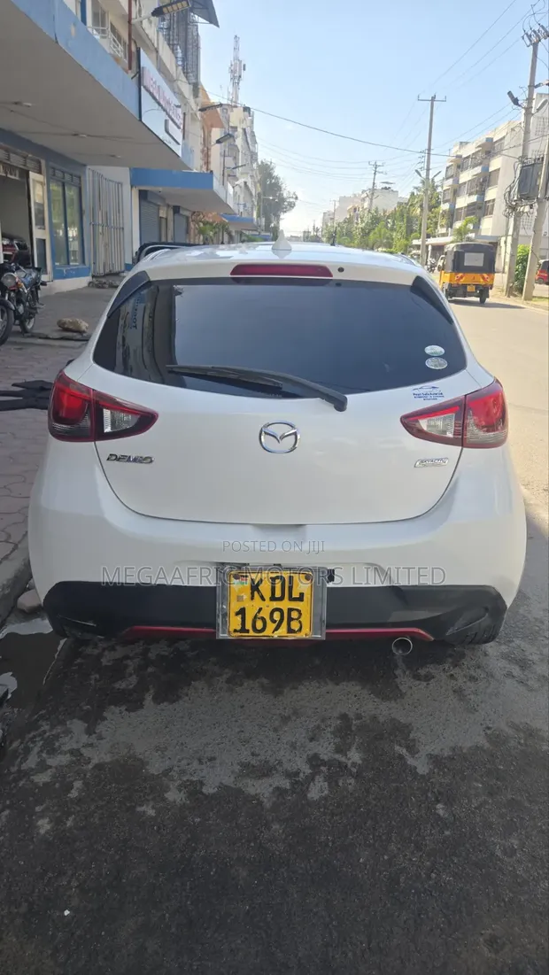 Mazda Demio 2016 White - 1