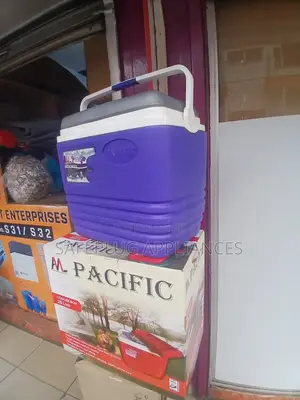 25 Litre Cooler Box - Brand New