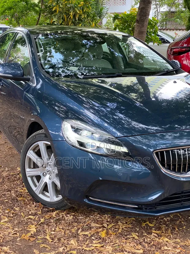 Volvo V40 T3 2019 Bluu Giza - 1