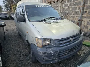 Toyota TownAce 2004 Nyeupe