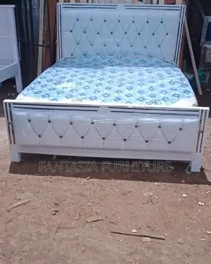 5x6 White Tufted Mocket Bed