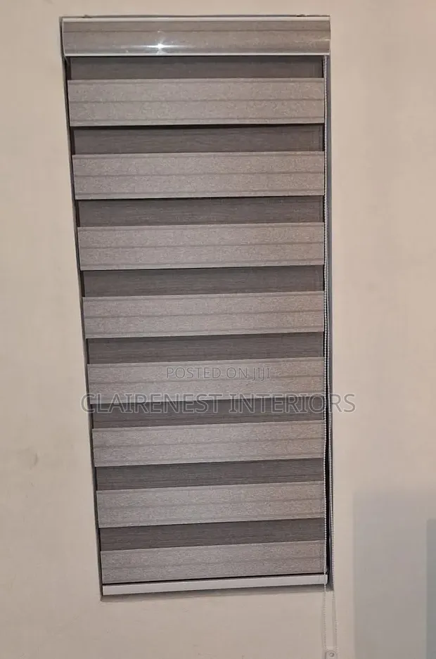 Horizontal Office Blinds for Stylish Transformation - 1