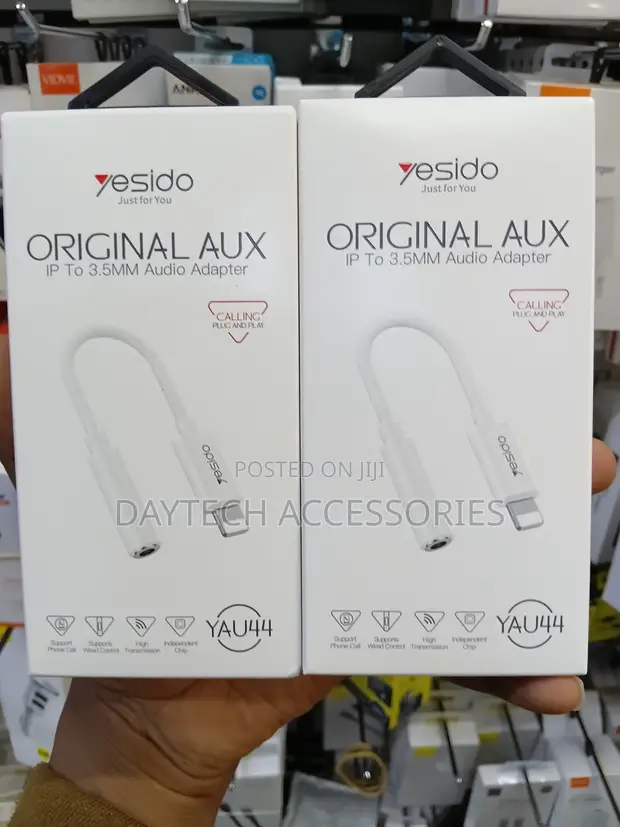 Yesido YAU44 Lightning to Aux Converter - White - 1