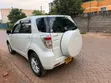 Toyota Rush 2011 Nyeupe - 2
