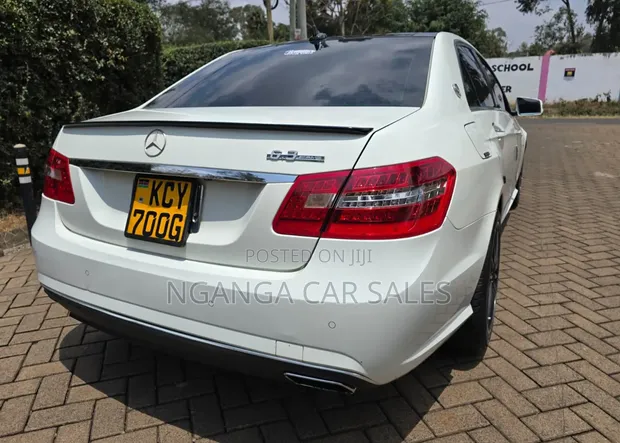 Mercedes-Benz E250 2012 Nyeupe - 1