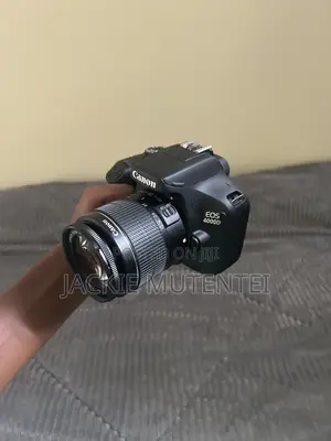 Canon EOS 4000D Kamera ya DSLR na Lens ya 18-55mm