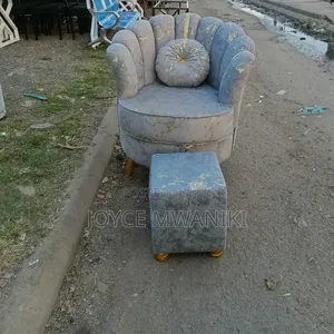 Brand New Pedicure Flower Seat with Pouf