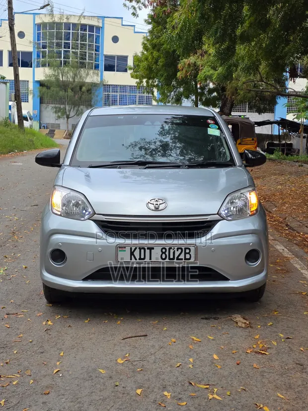 Toyota Passo 2018 Silver - 1