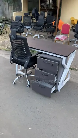 Modern Office Desk 1.4M with Pedestal & Mesh Chair