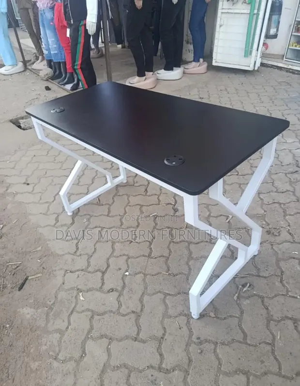 Modern Z-Frame Office / Gaming Desk - Black & White - 1