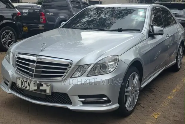 Mercedes-Benz E300 2013 Silver - 1