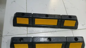 Heavy-Duty Rubber Car Parking Wheel Stoppers